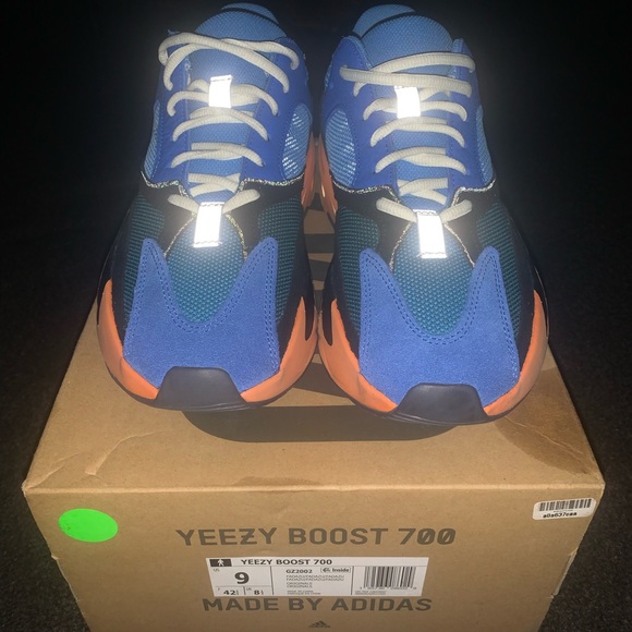 2021 Yeezy Boost 700 'Bright Blue'.      9 MEN US - Picture 3 of 4